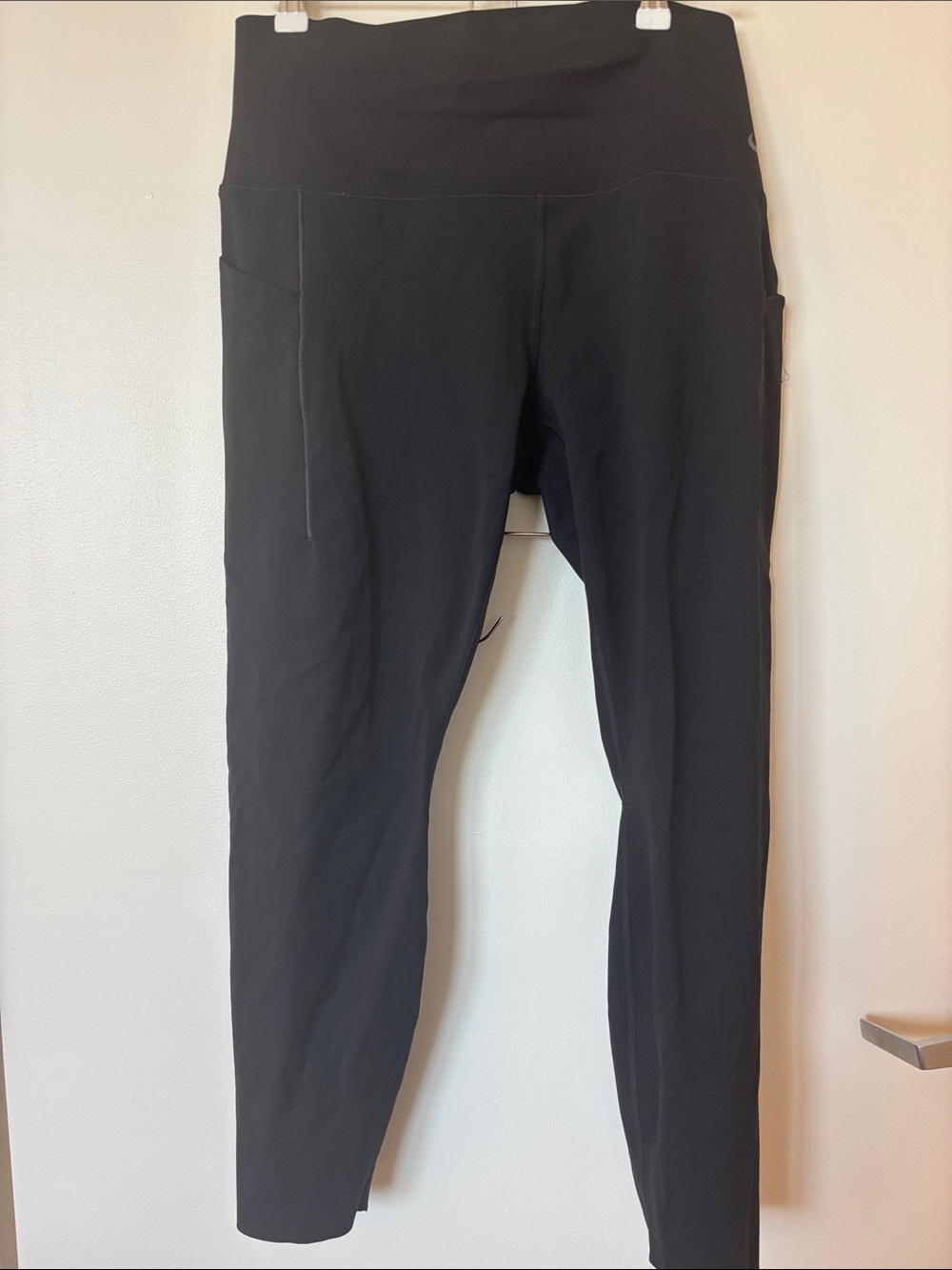 NWOT Nike Universa High-Waist Active Dri Fit Leggings with Pockets